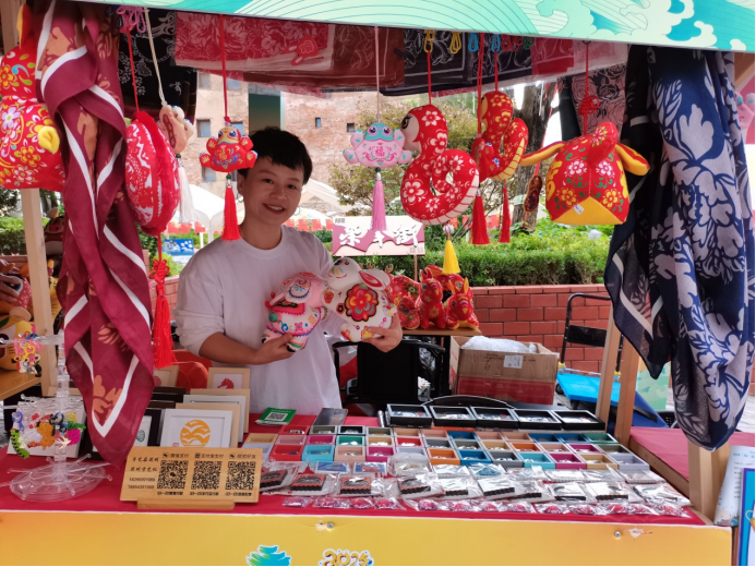 ！20余项沿黄流域老手艺惊艳国庆打卡值爆表瓦利棋牌青岛市市北区非遗手造大集也太会