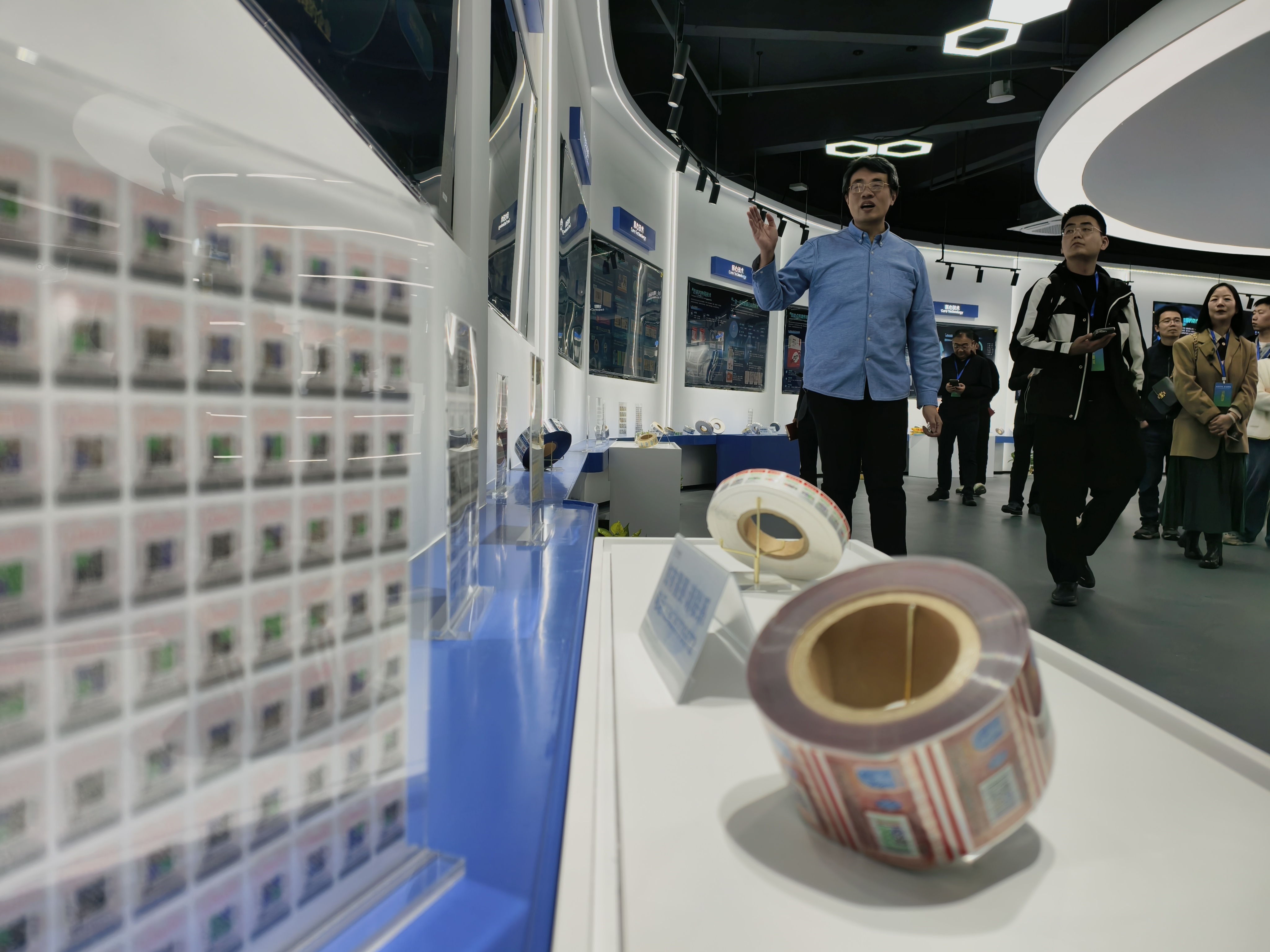 以撬动温州苍南百亿产业瓦利棋牌小小二维码 何(图4)